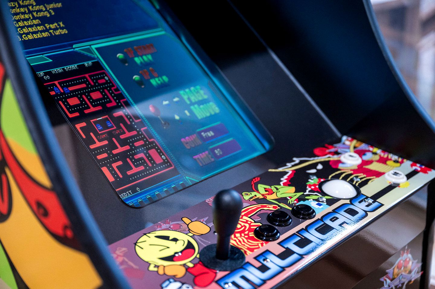 Movie Magic and Mountain Views: Family Cabin in Sevierville with Deck Hot Tub