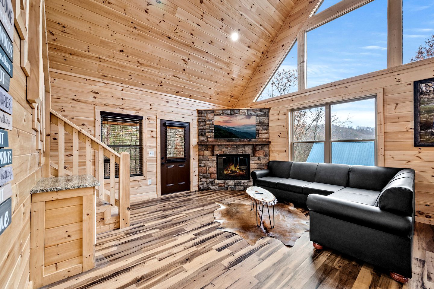 Movie Magic and Mountain Views: Family Cabin in Sevierville with Deck Hot Tub