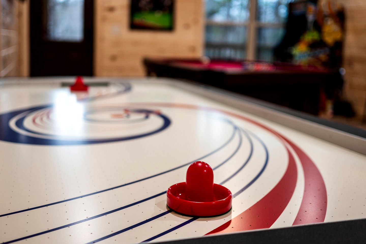Wonderful Cabin with Pool Table, Games and Hot-tub in Gatlinburg, Tennessee
