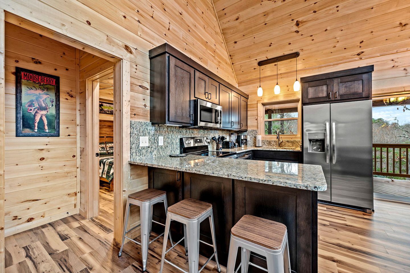Wonderful Cabin with Pool Table, Games and Hot-tub in Gatlinburg, Tennessee
