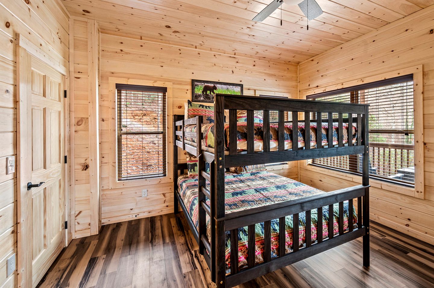 Wonderful Cabin with Pool Table, Games and Hot-tub in Gatlinburg, Tennessee