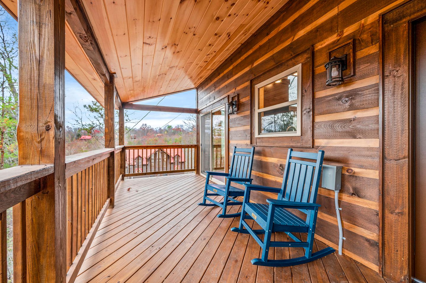 Wonderful Cabin with Pool Table, Games and Hot-tub in Gatlinburg, Tennessee