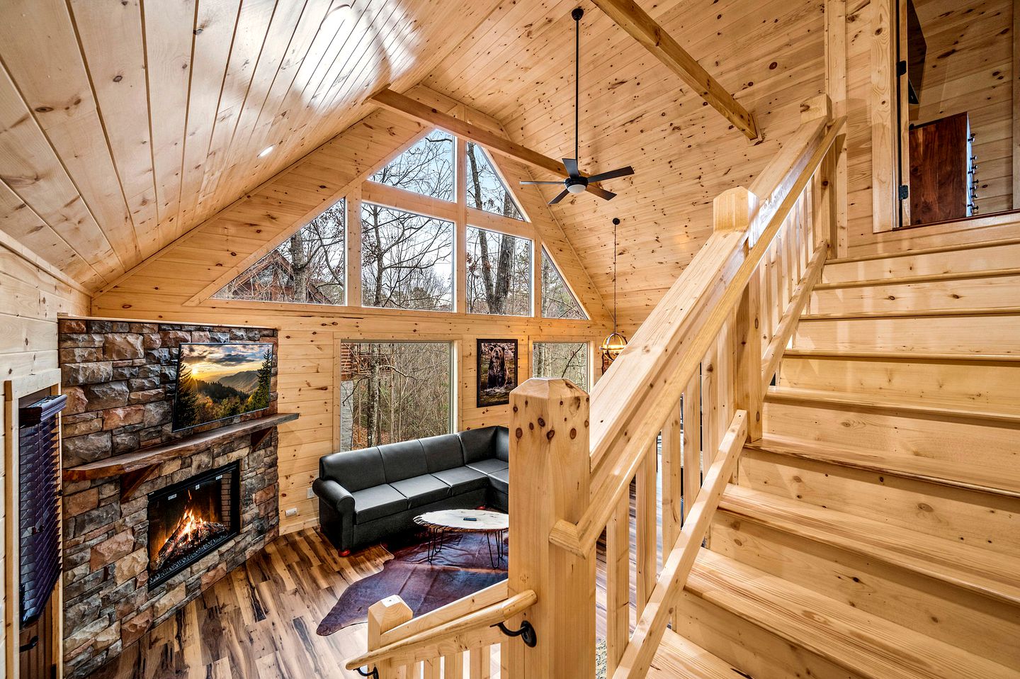 Mountain Fun in Gatlinburg: Cabin with Movie Theater and Game Room for an Unforgettable Time