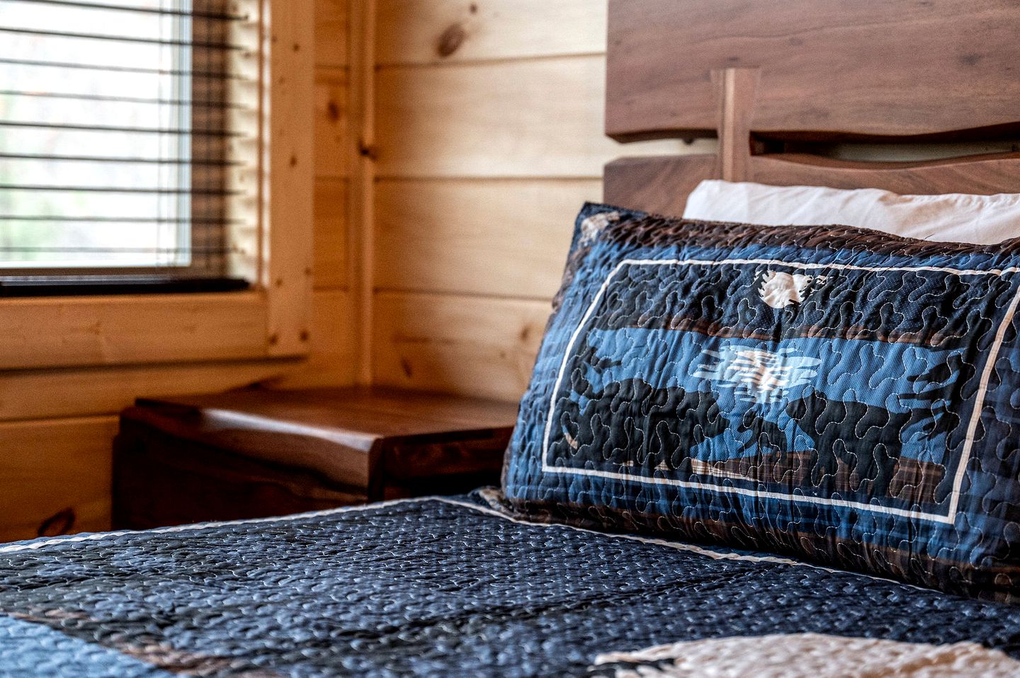 Mountain Fun in Gatlinburg: Cabin with Movie Theater and Game Room for an Unforgettable Time