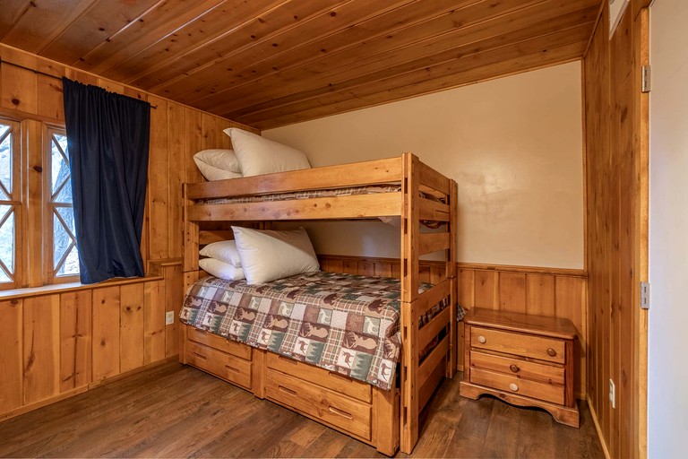 Cabins (United States of America, Big Bear Lake, California)