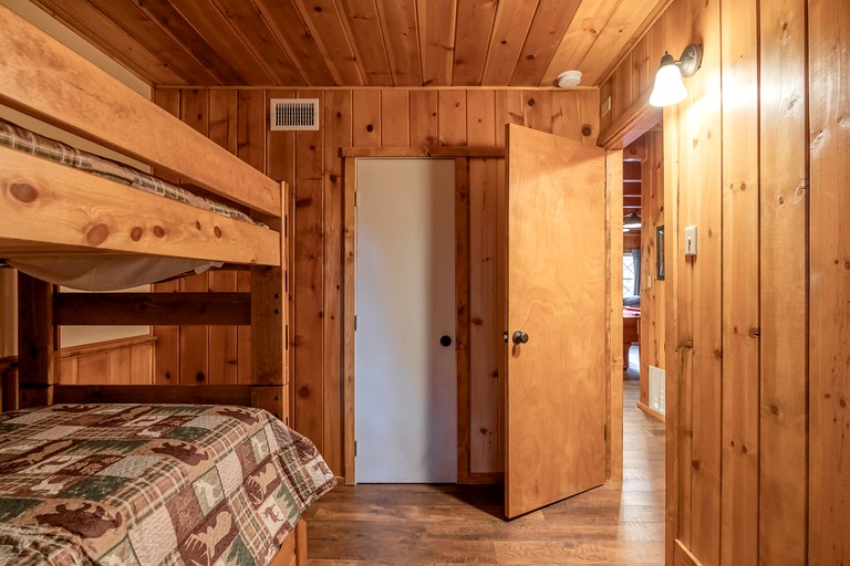 Cabins (United States of America, Big Bear Lake, California)