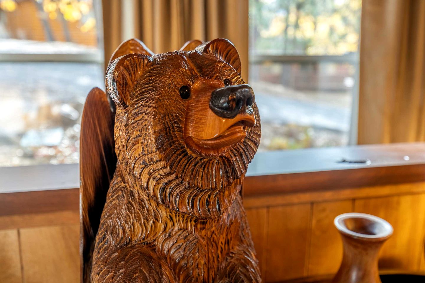 Beautiful Cozy Cabin with Fireplace and Pool Table for a Family Getaway near Big Bear in California