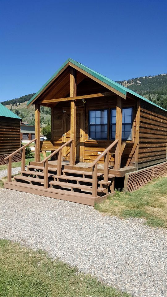Picturesque Cabin with Stunning Sights near West Yellowstone, Montana
