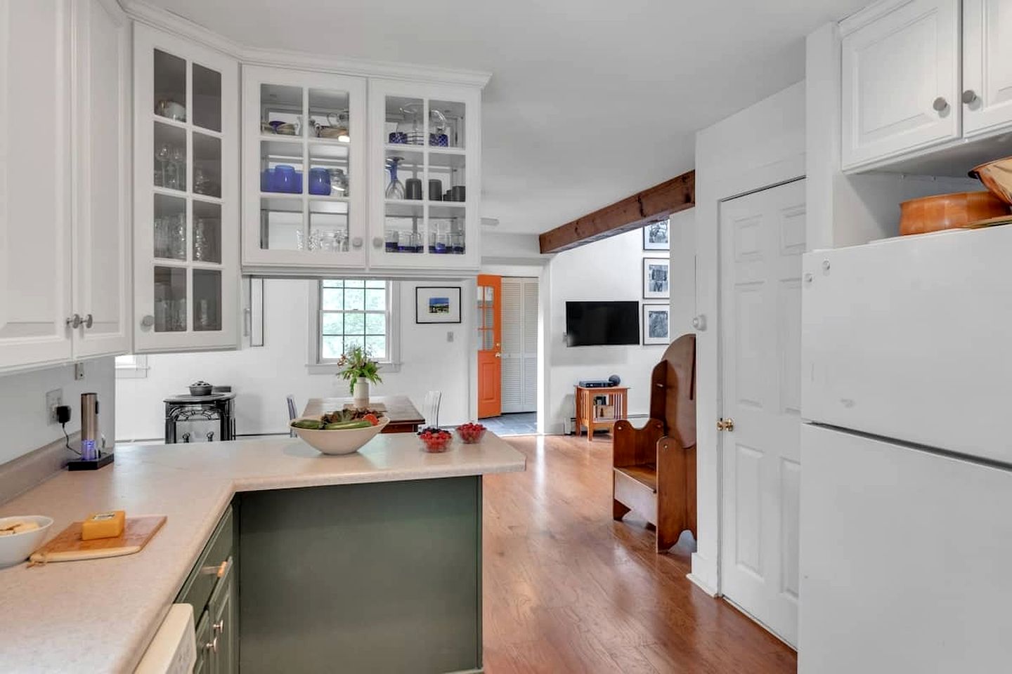 Awesome Cottage with Fireplace and Swimming Pool in Sunderland, Vermont