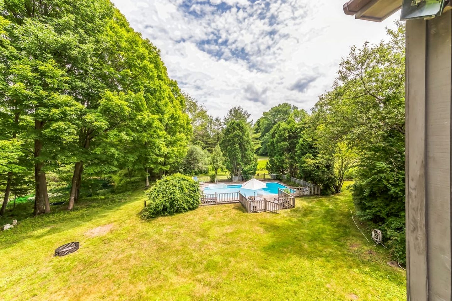 Awesome Cottage with Fireplace and Swimming Pool in Sunderland, Vermont
