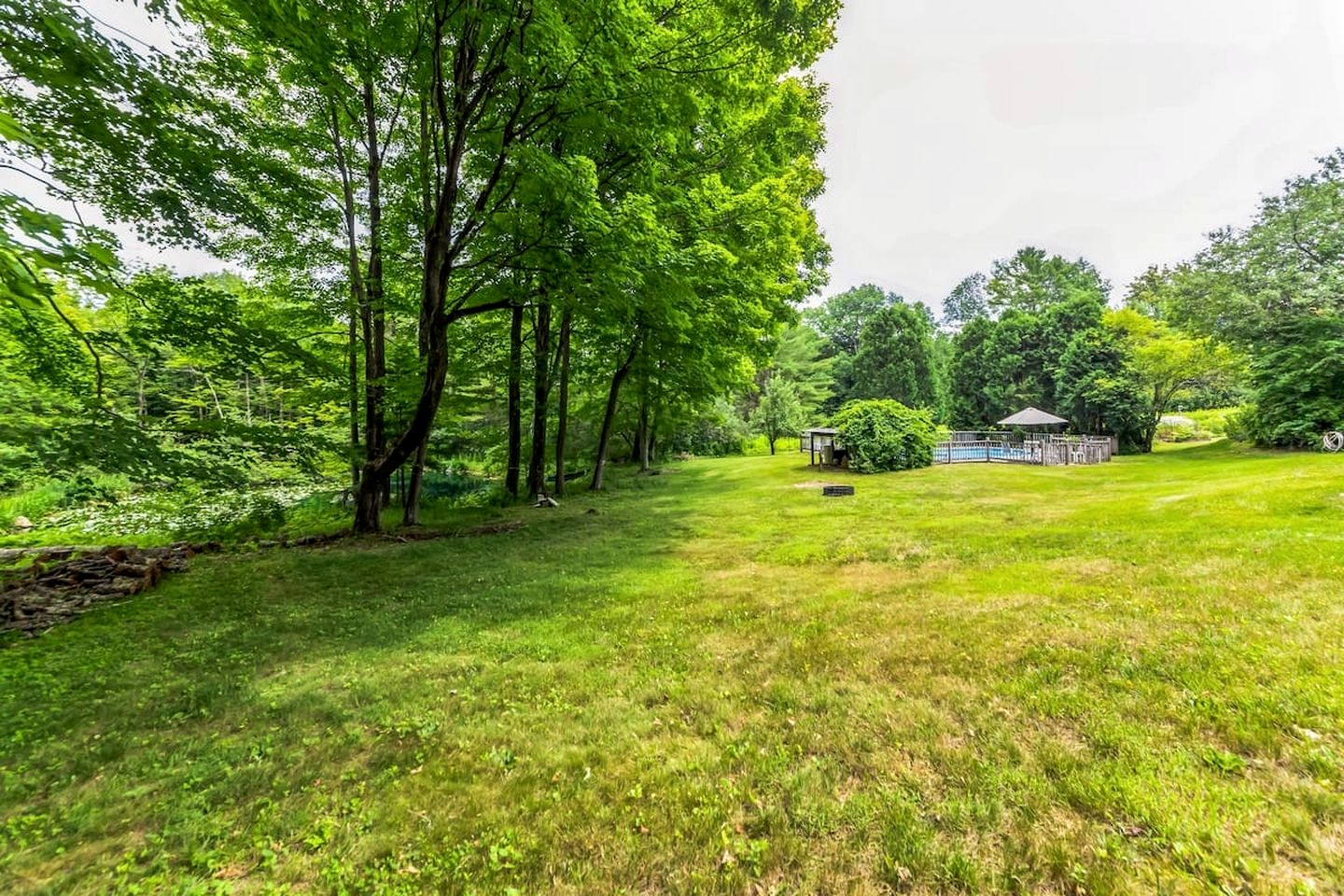 Awesome Cottage with Fireplace and Swimming Pool in Sunderland, Vermont