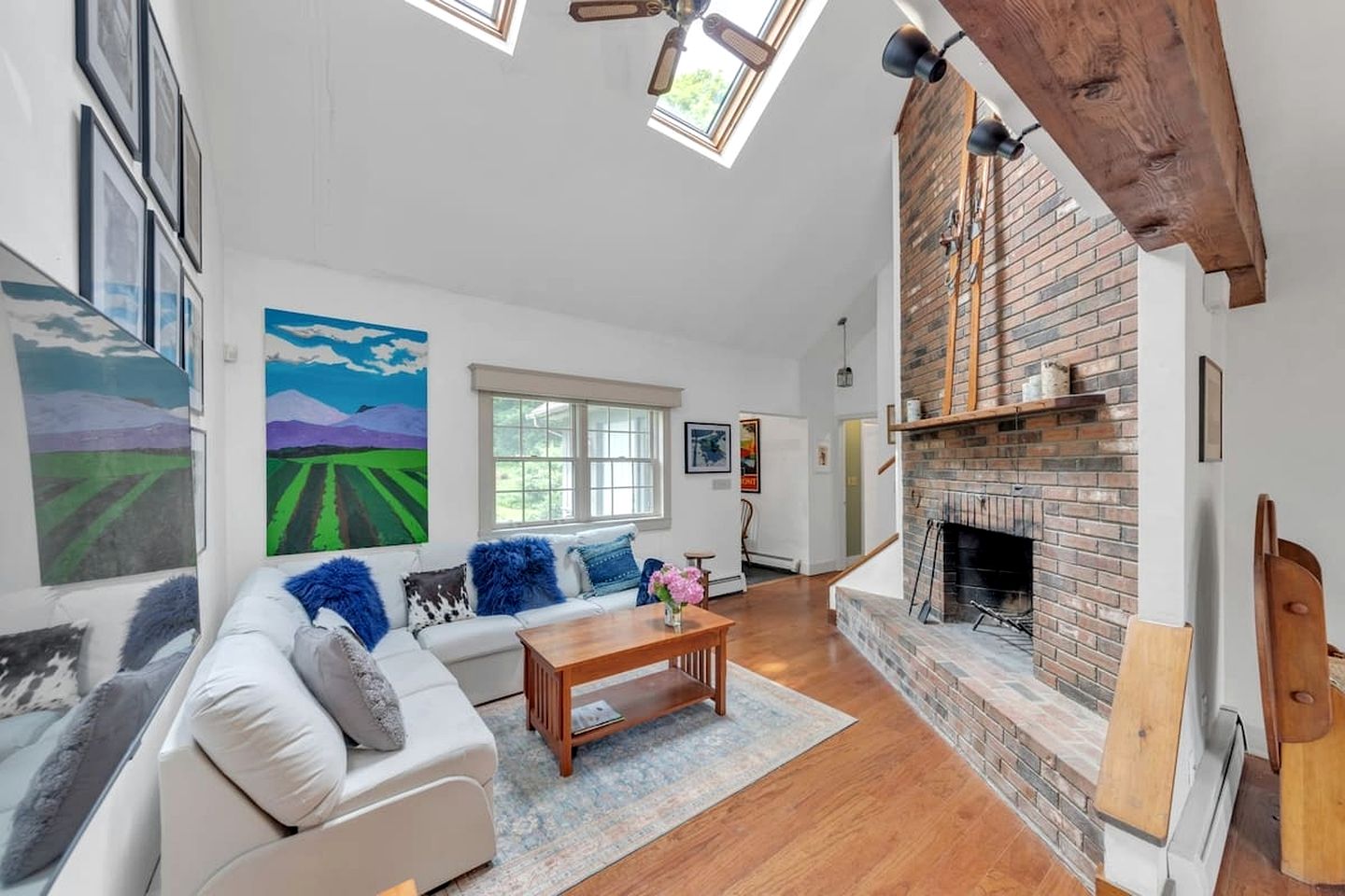 Awesome Cottage with Fireplace and Swimming Pool in Sunderland, Vermont