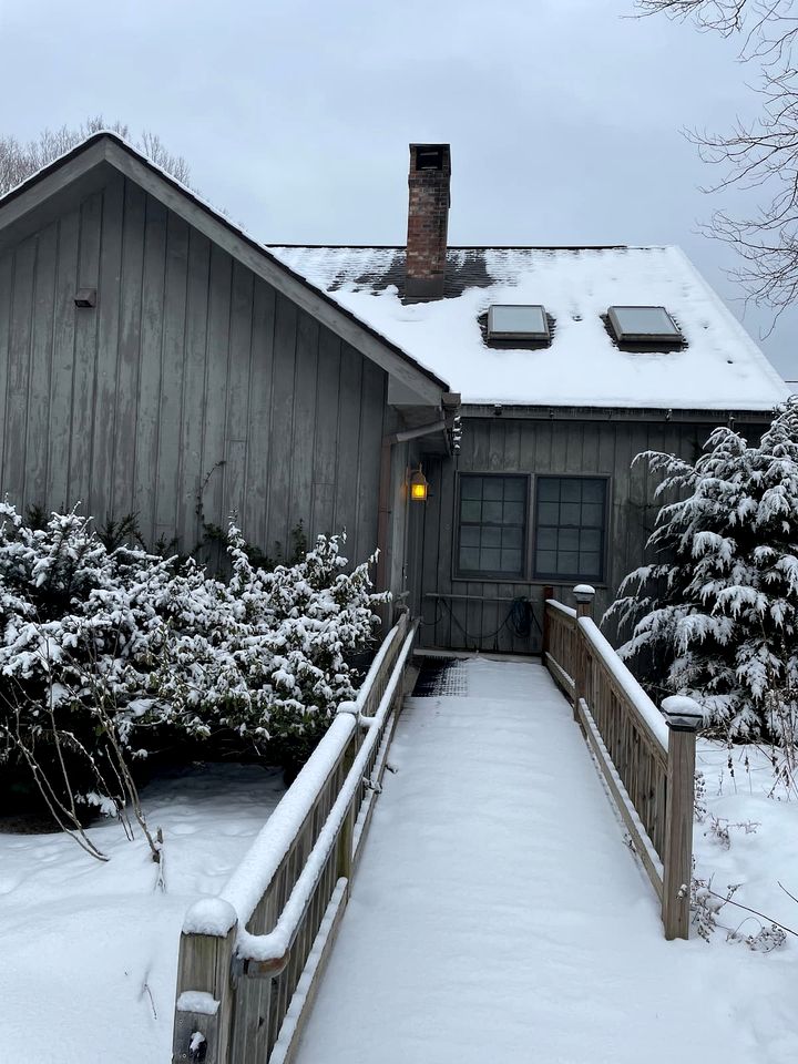 Awesome Cottage with Fireplace and Swimming Pool in Sunderland, Vermont