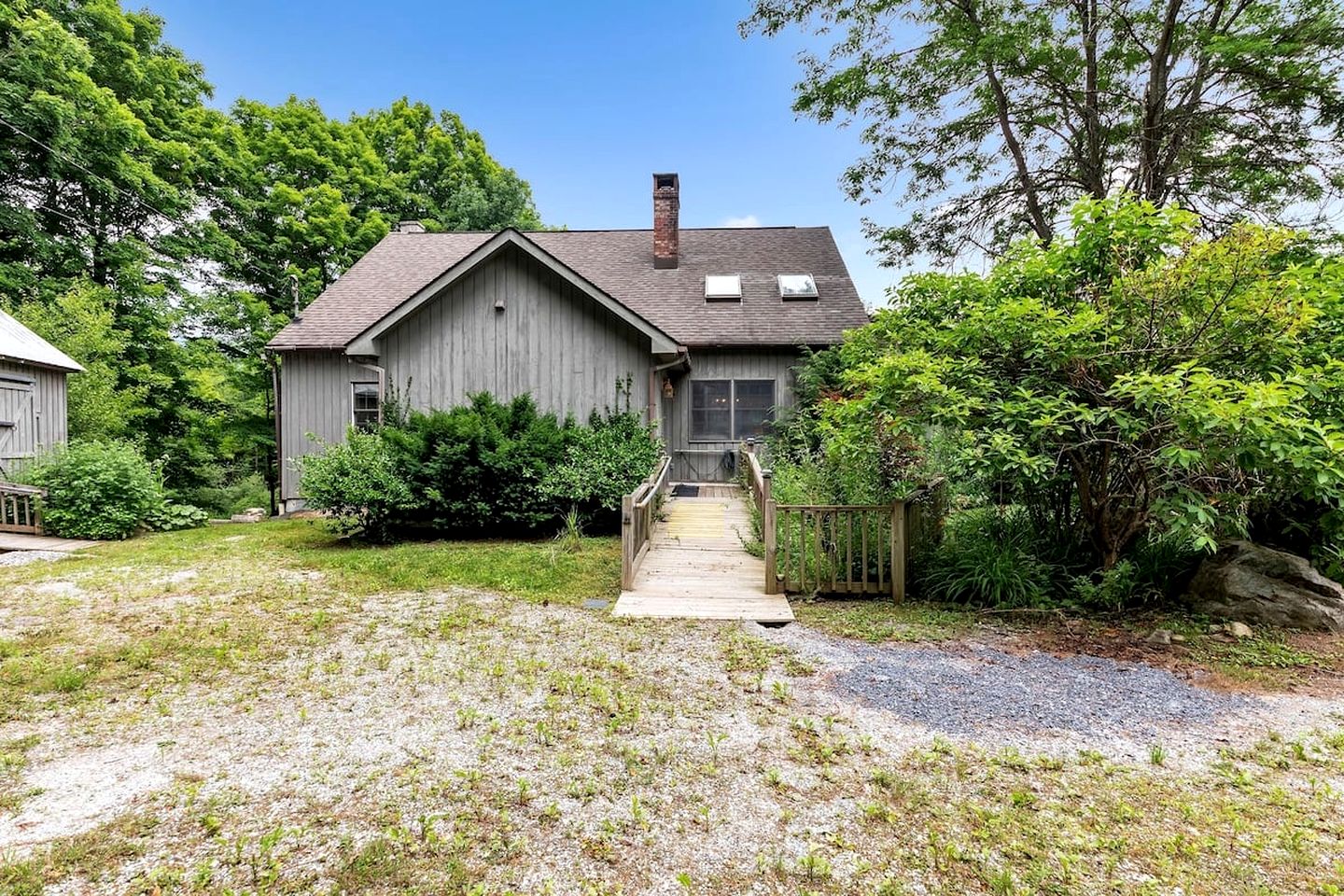 Awesome Cottage with Fireplace and Swimming Pool in Sunderland, Vermont