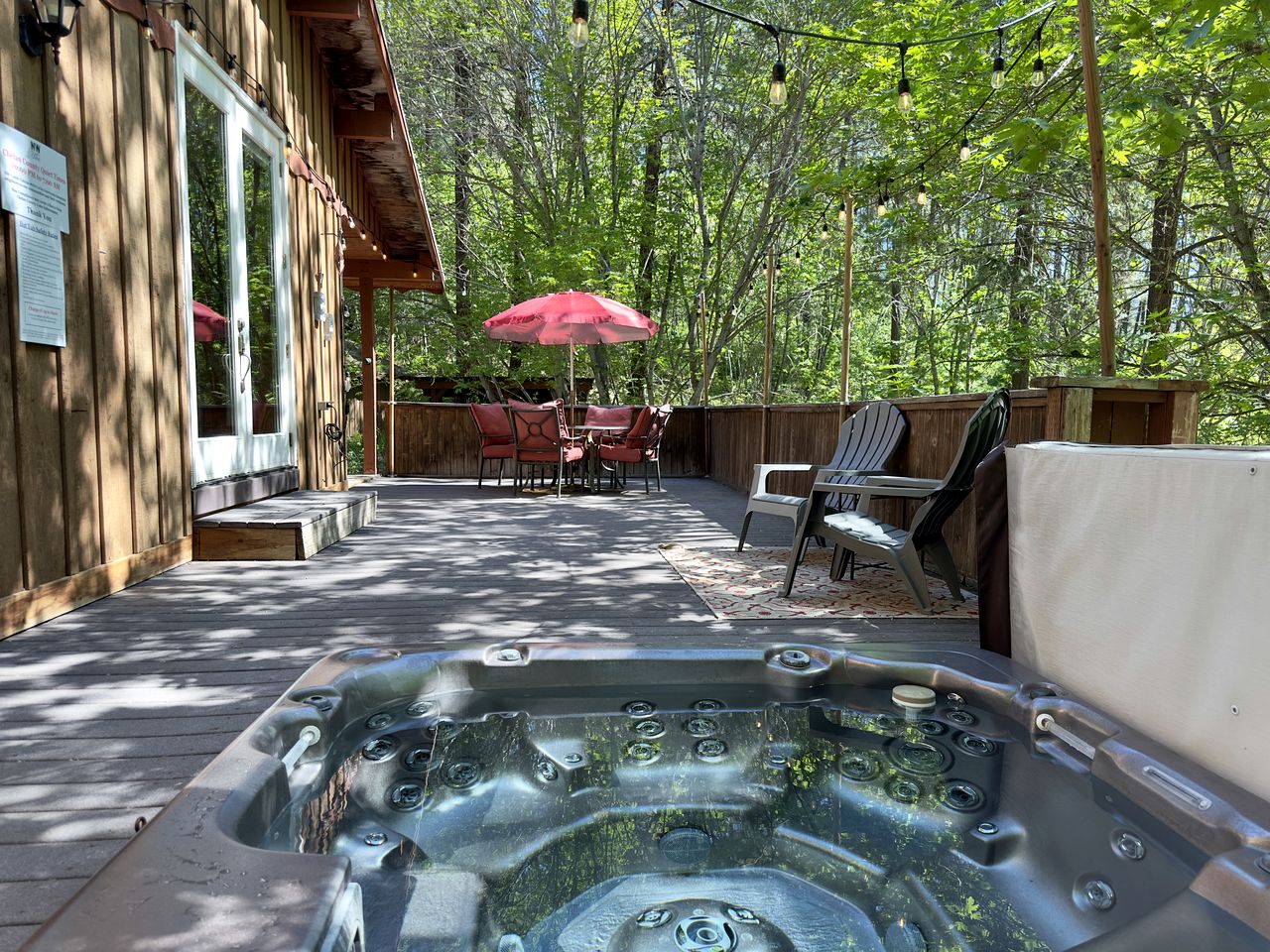 Family-Friendly Cabin with Large Deck and Hot-Tub in Washington