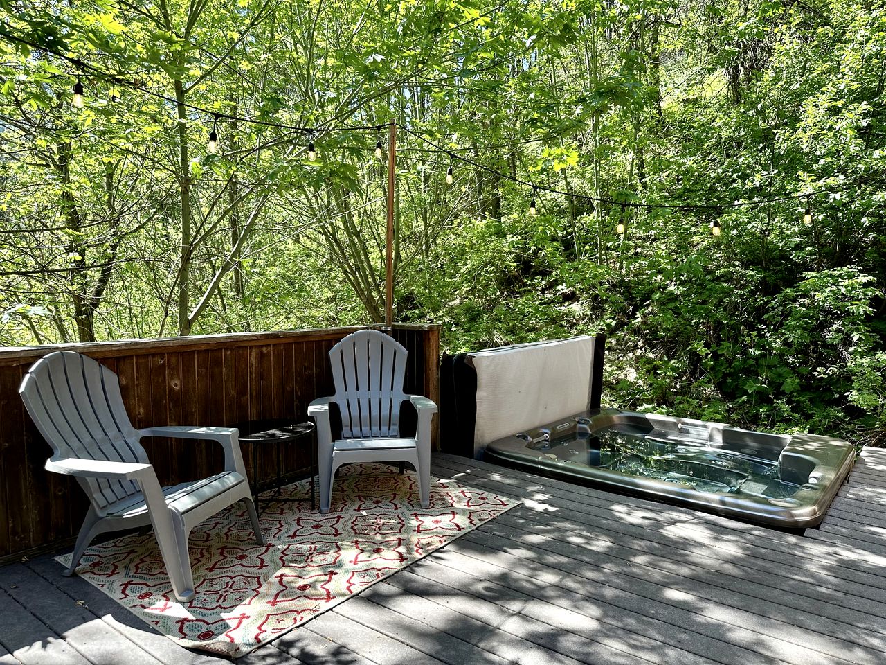 Family-Friendly Cabin with Large Deck and Hot-Tub in Washington