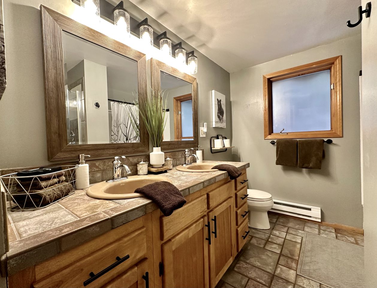 Family-Friendly Cabin with Large Deck and Hot-Tub in Washington