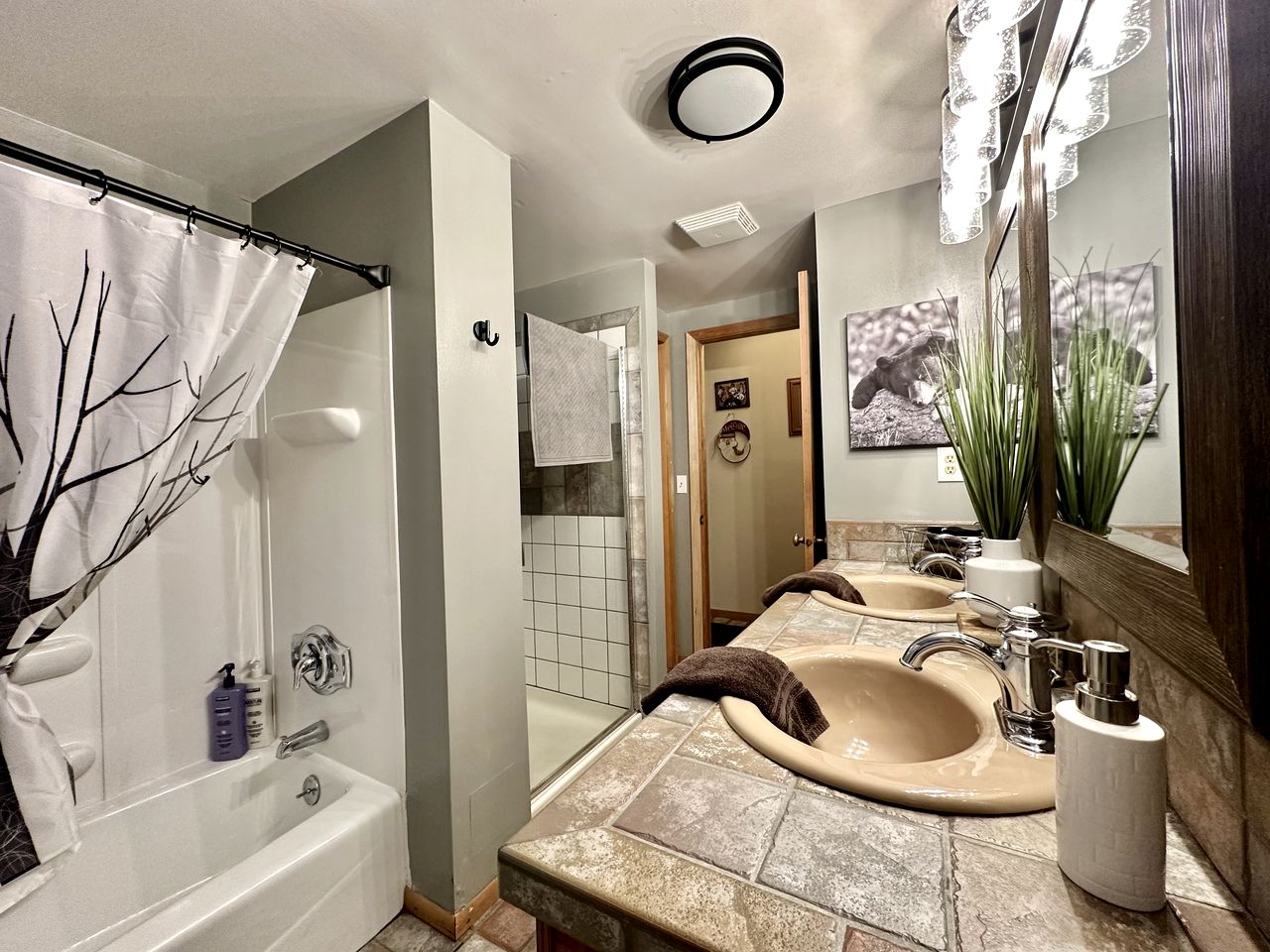 Family-Friendly Cabin with Large Deck and Hot-Tub in Washington