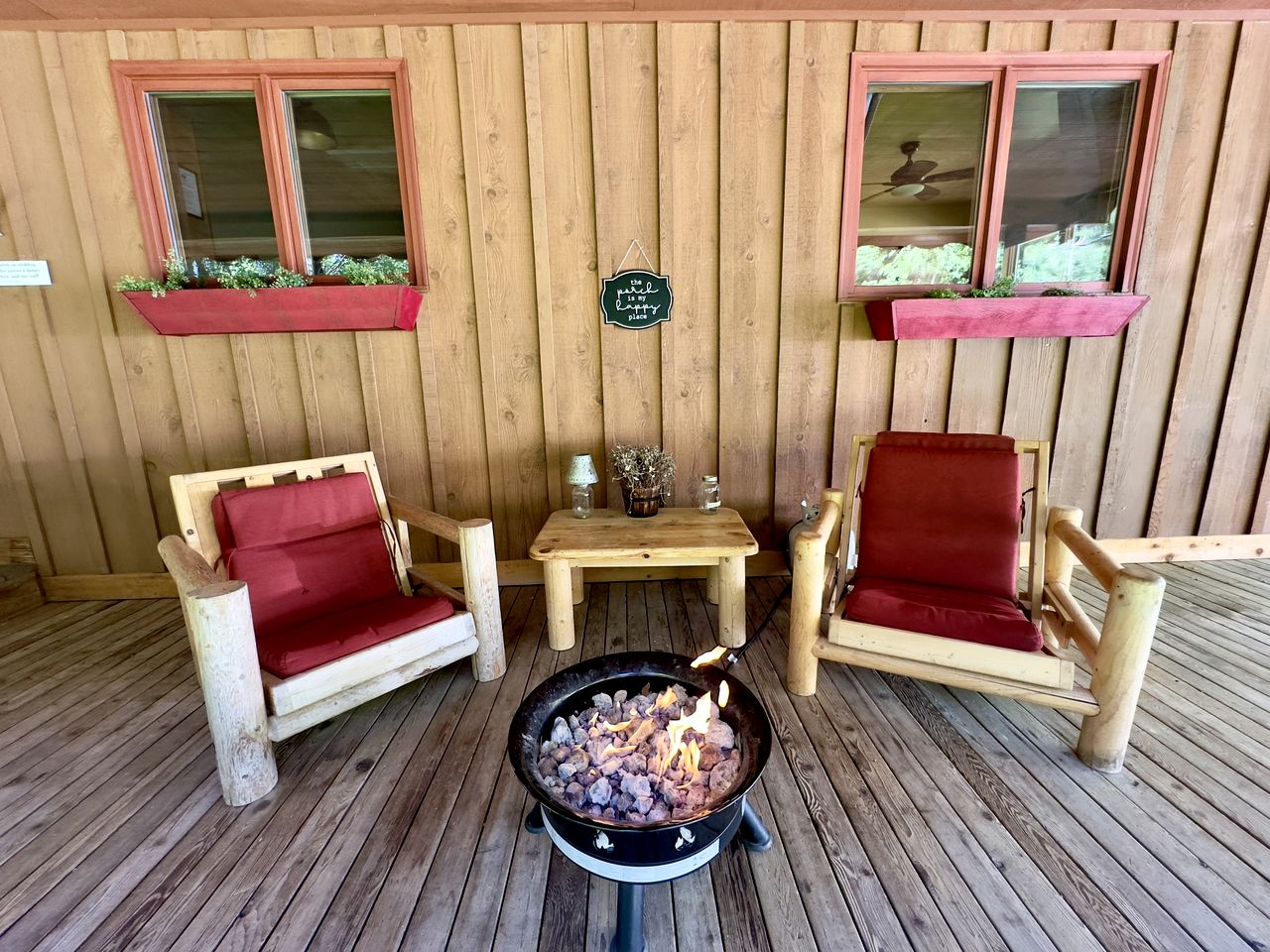Family-Friendly Cabin with Large Deck and Hot-Tub in Washington