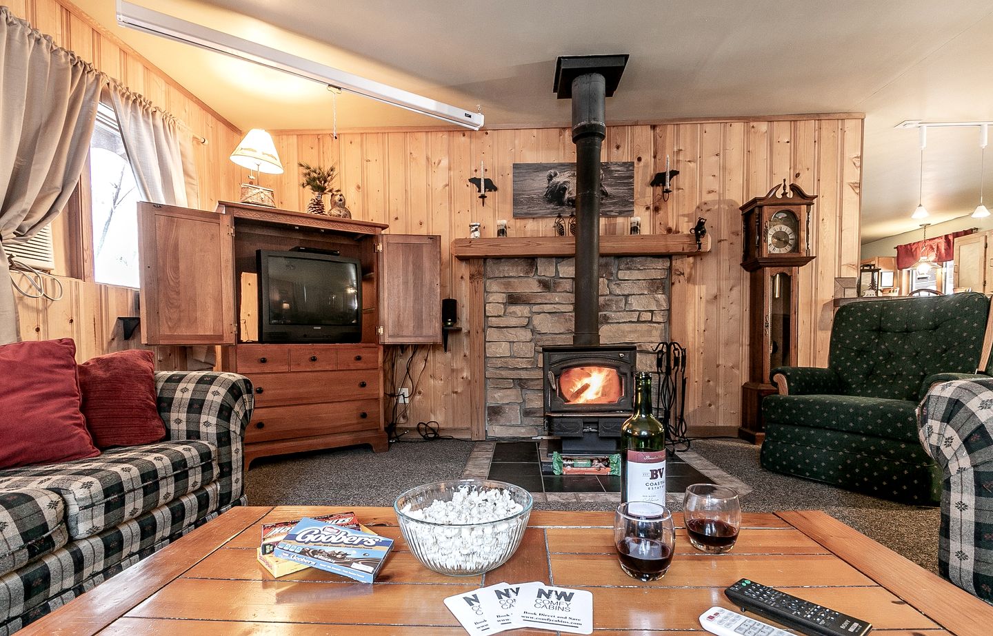 Family-Friendly Cabin with Large Deck and Hot-Tub in Washington
