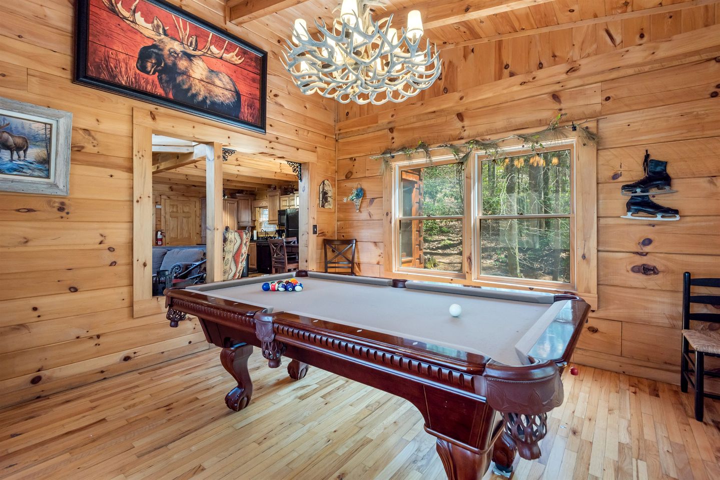 Gorgeous Cabin with Fireplace and Hot-tub in Sevierville, Tennessee