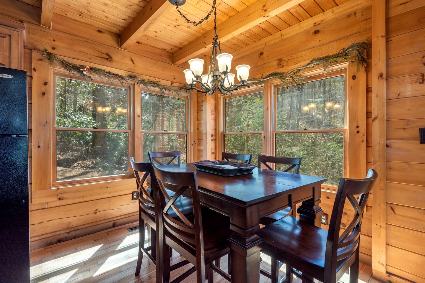 Gorgeous Cabin with Fireplace and Hot-tub in Sevierville, Tennessee