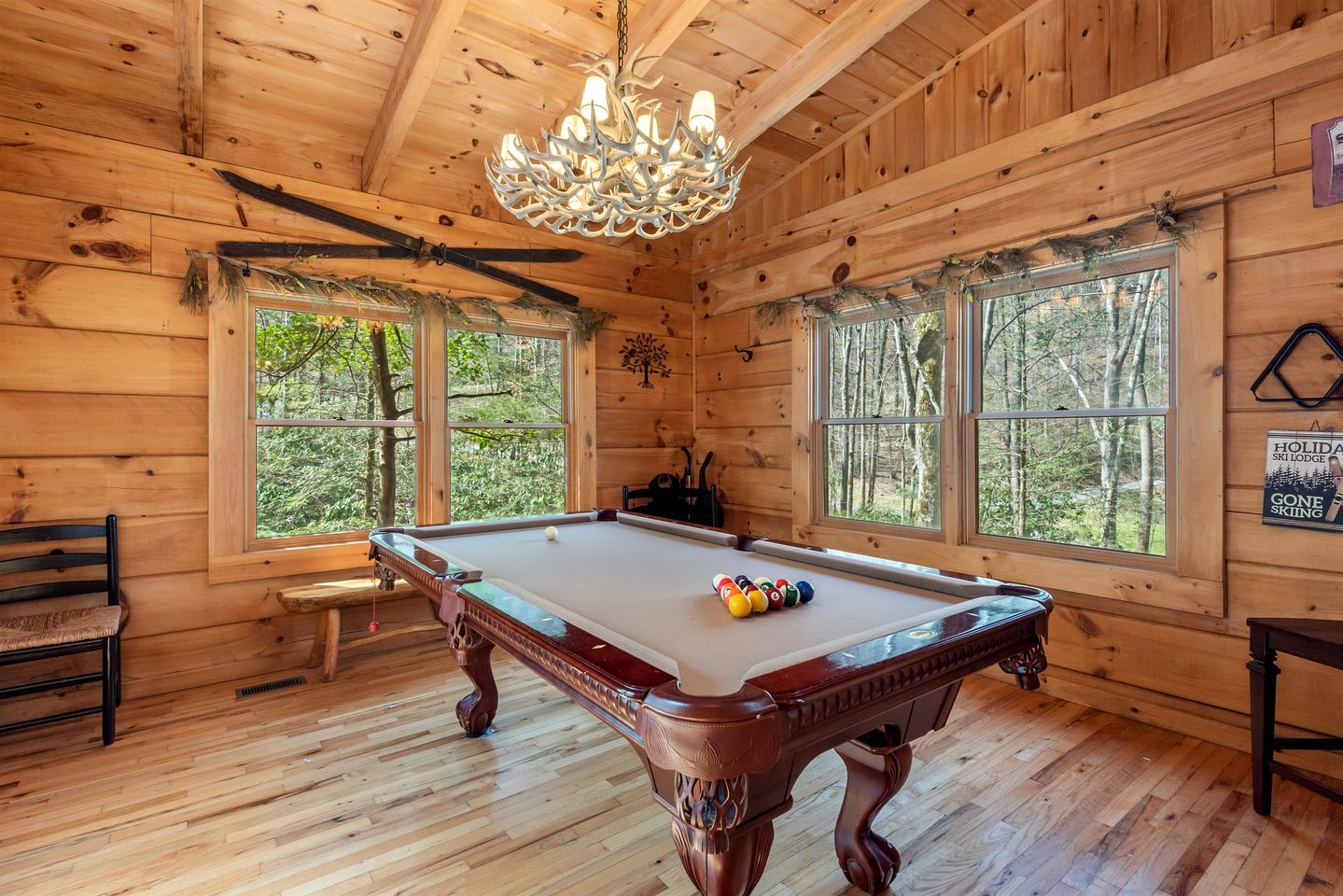 Gorgeous Cabin with Fireplace and Hot-tub in Sevierville, Tennessee