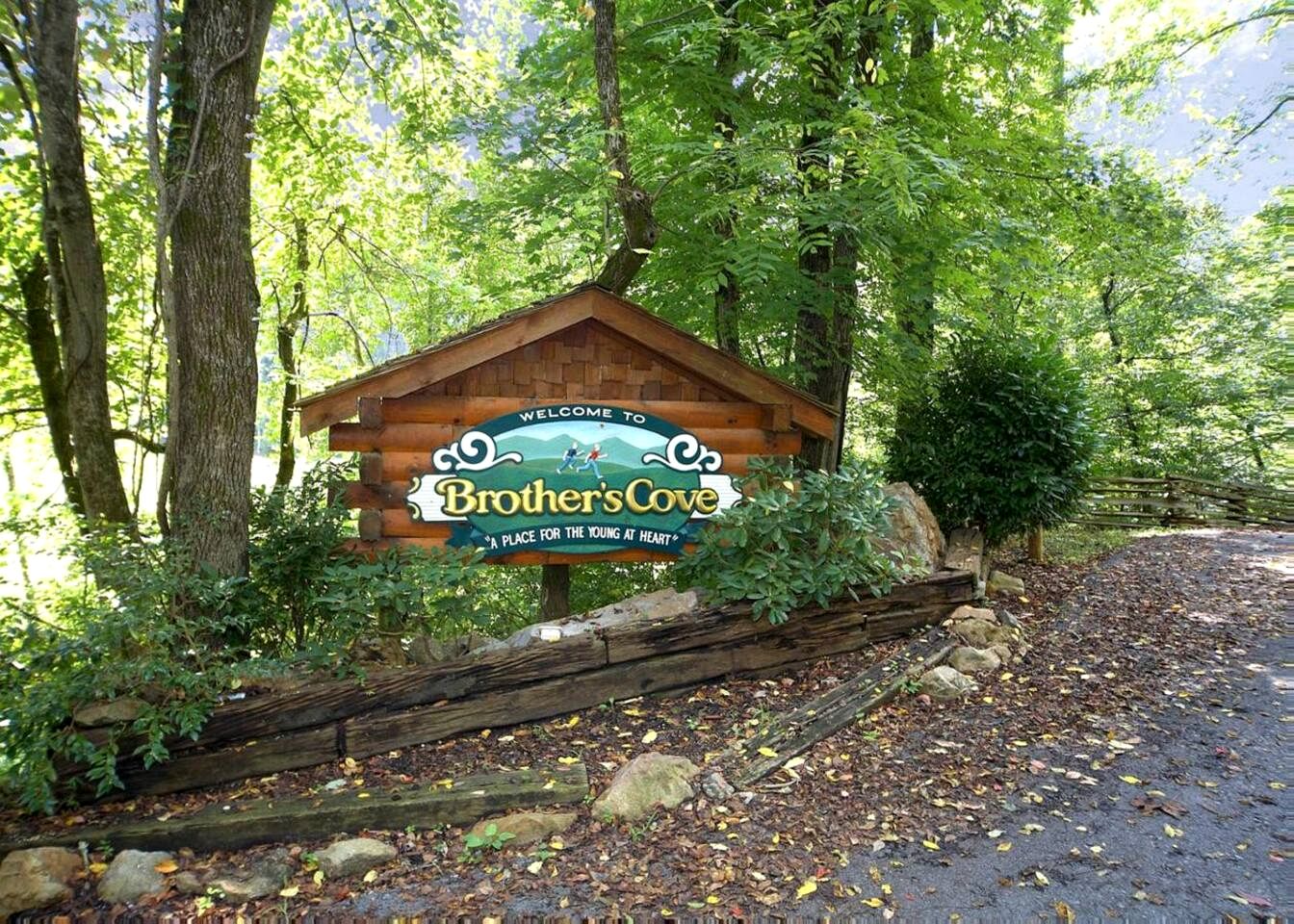 Gorgeous Cabin with Fireplace and Hot-tub in Sevierville, Tennessee