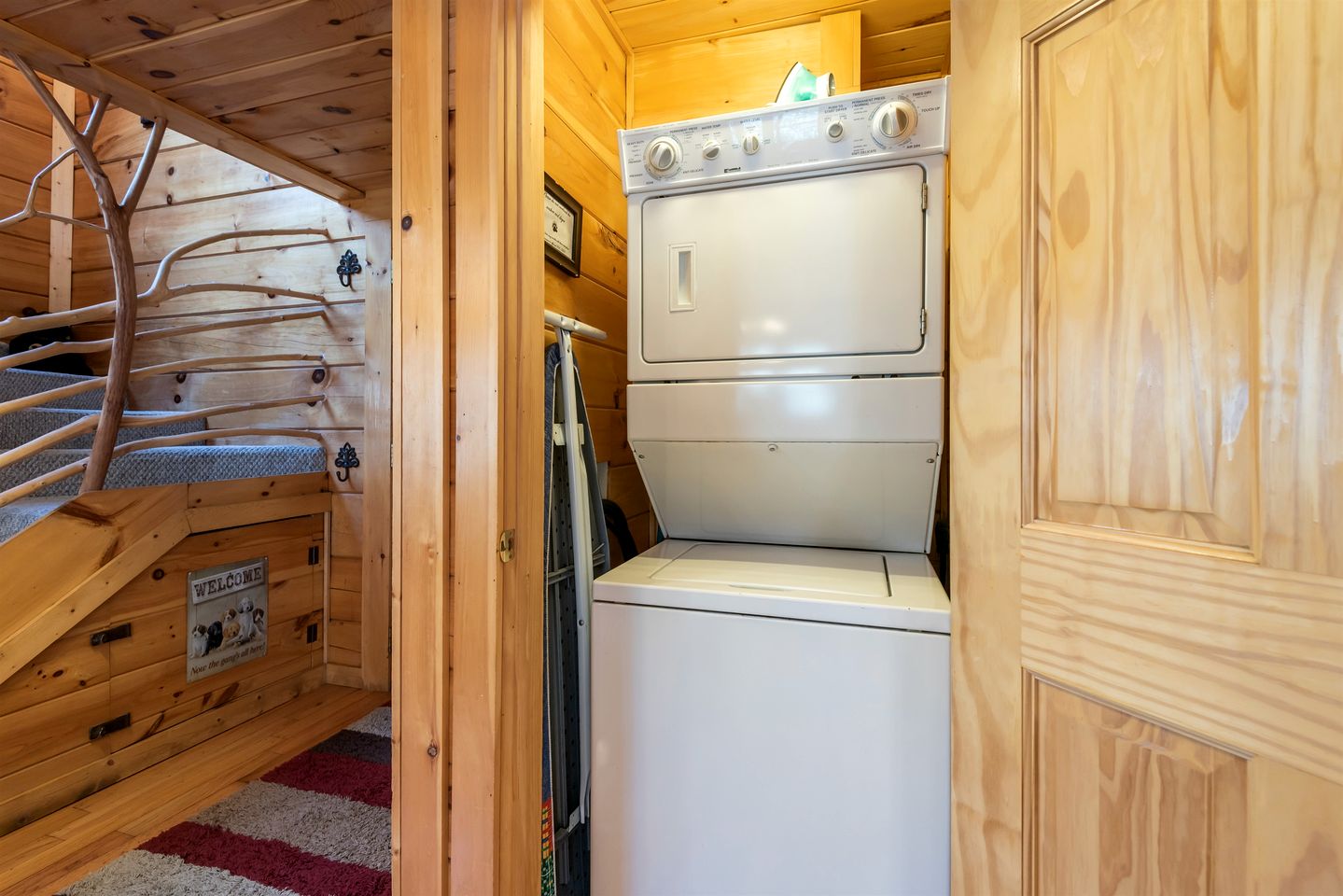 Gorgeous Cabin with Fireplace and Hot-tub in Sevierville, Tennessee