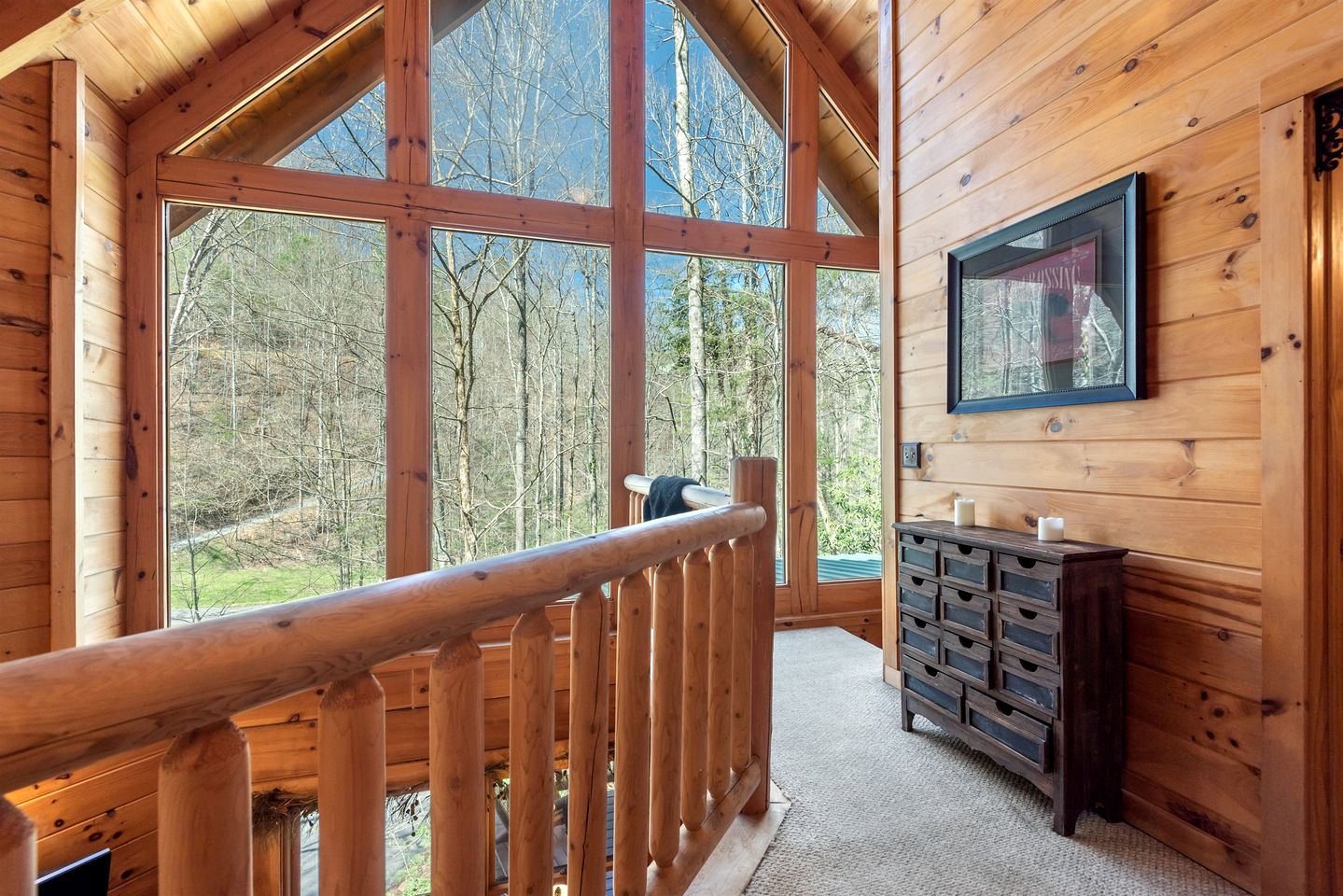 Gorgeous Cabin with Fireplace and Hot-tub in Sevierville, Tennessee