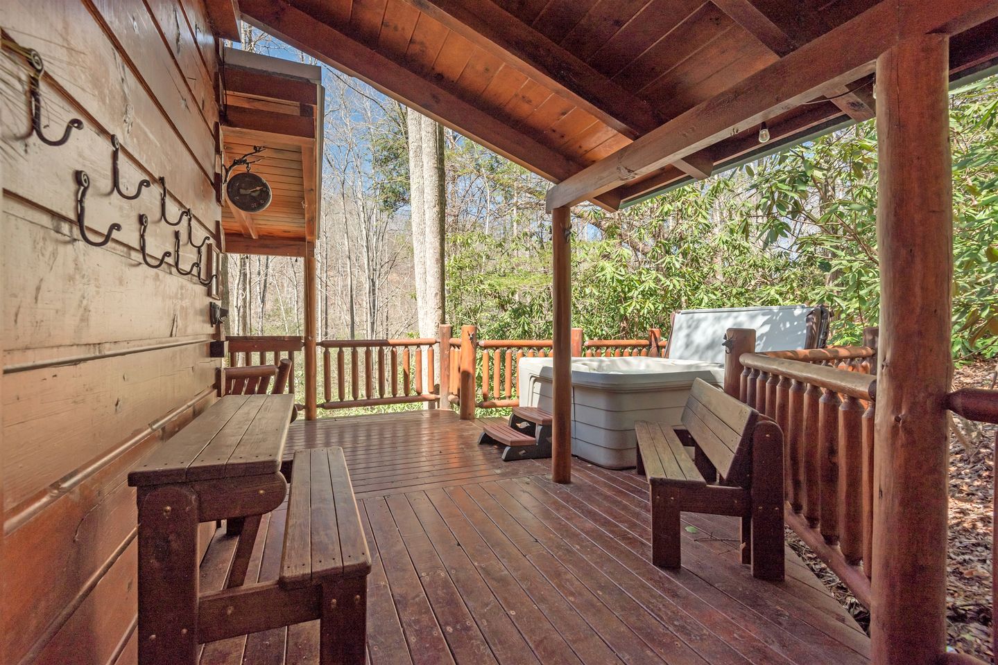 Gorgeous Cabin with Fireplace and Hot-tub in Sevierville, Tennessee