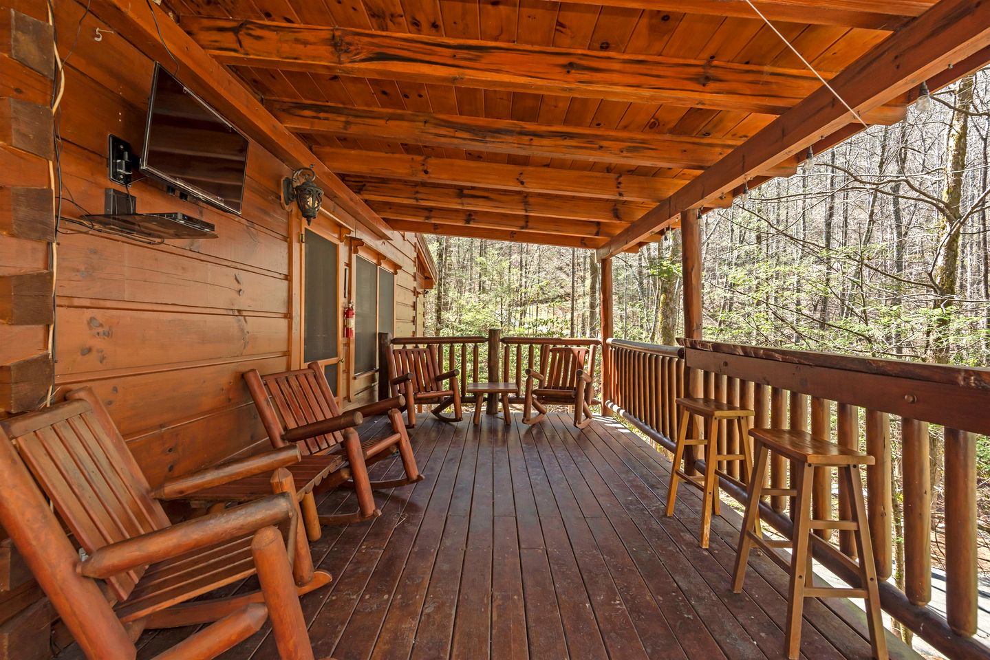 Gorgeous Cabin with Fireplace and Hot-tub in Sevierville, Tennessee