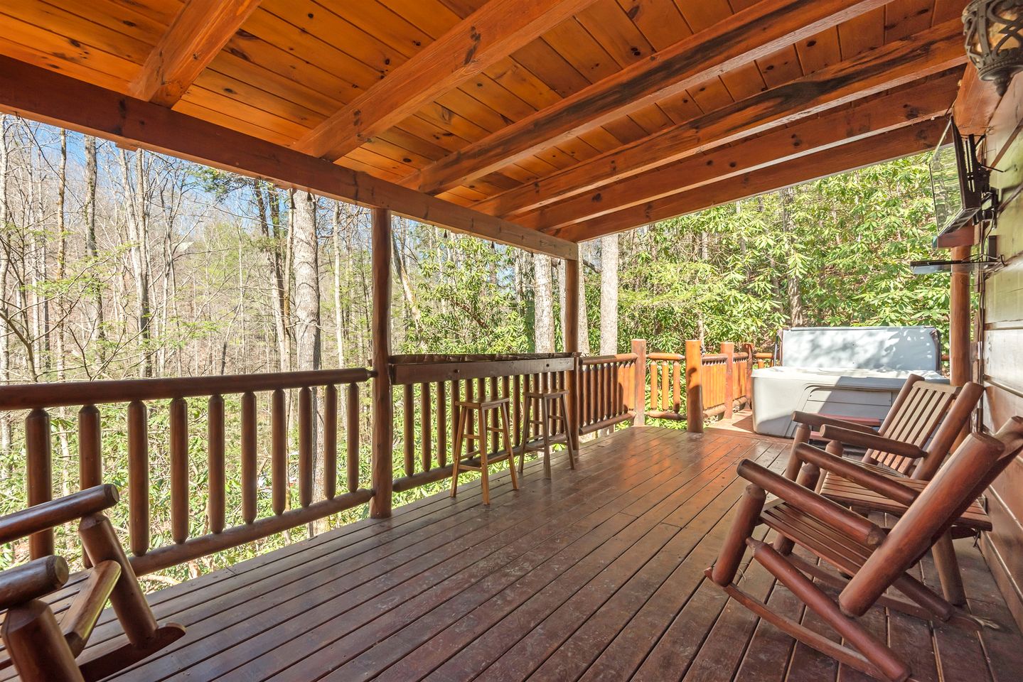 Gorgeous Cabin with Fireplace and Hot-tub in Sevierville, Tennessee