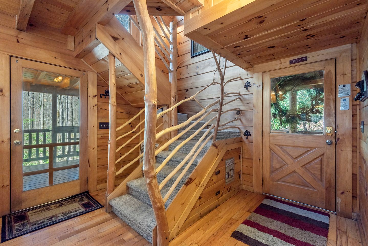 Gorgeous Cabin with Fireplace and Hot-tub in Sevierville, Tennessee