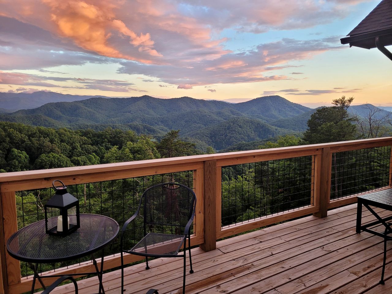 Mountain Cabin with Spa and Breathtaking Views in Sevierville, Tennessee