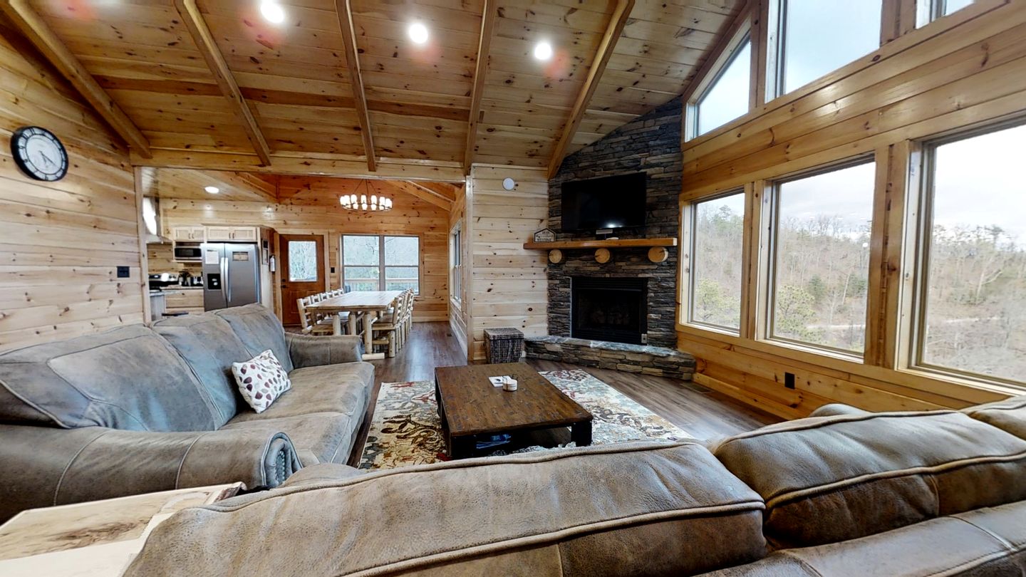 Mountain Cabin with Spa and Breathtaking Views in Sevierville, Tennessee