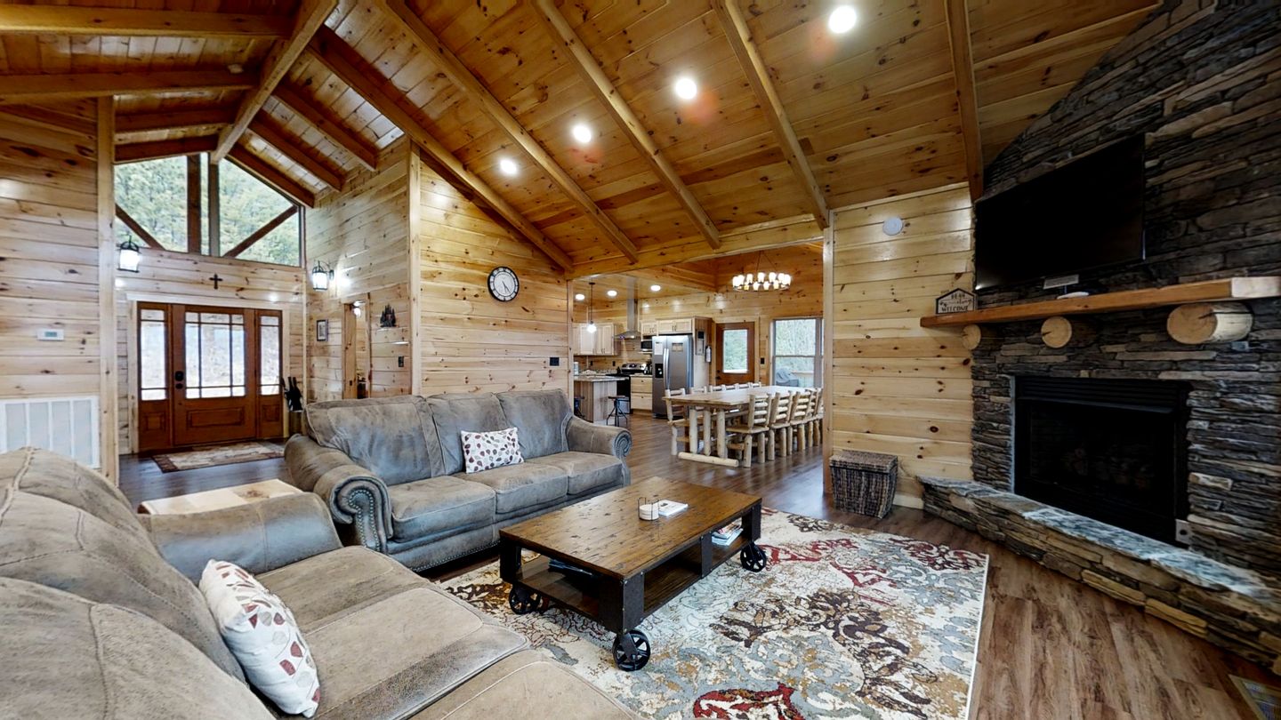 Mountain Cabin with Spa and Breathtaking Views in Sevierville, Tennessee