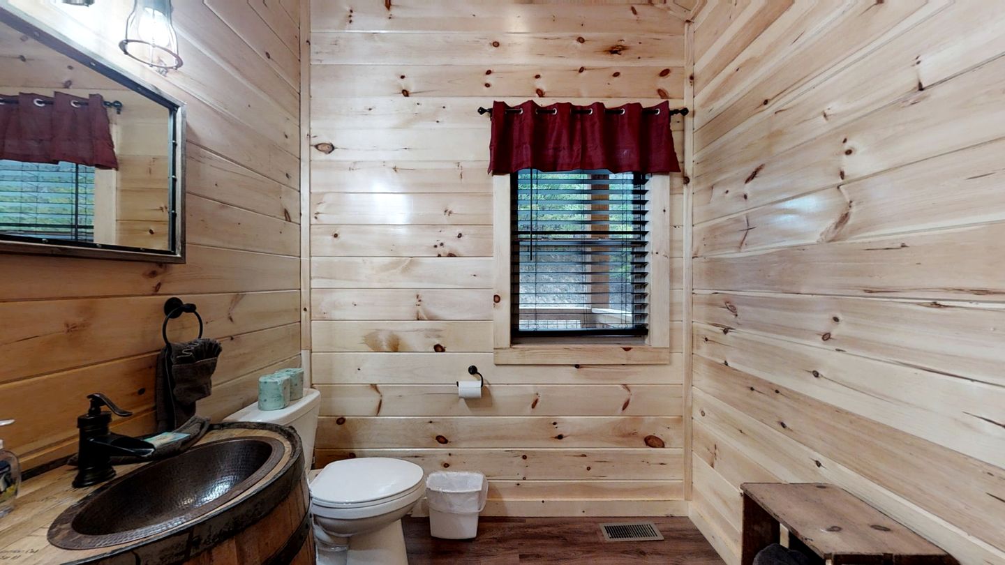 Mountain Cabin with Spa and Breathtaking Views in Sevierville, Tennessee