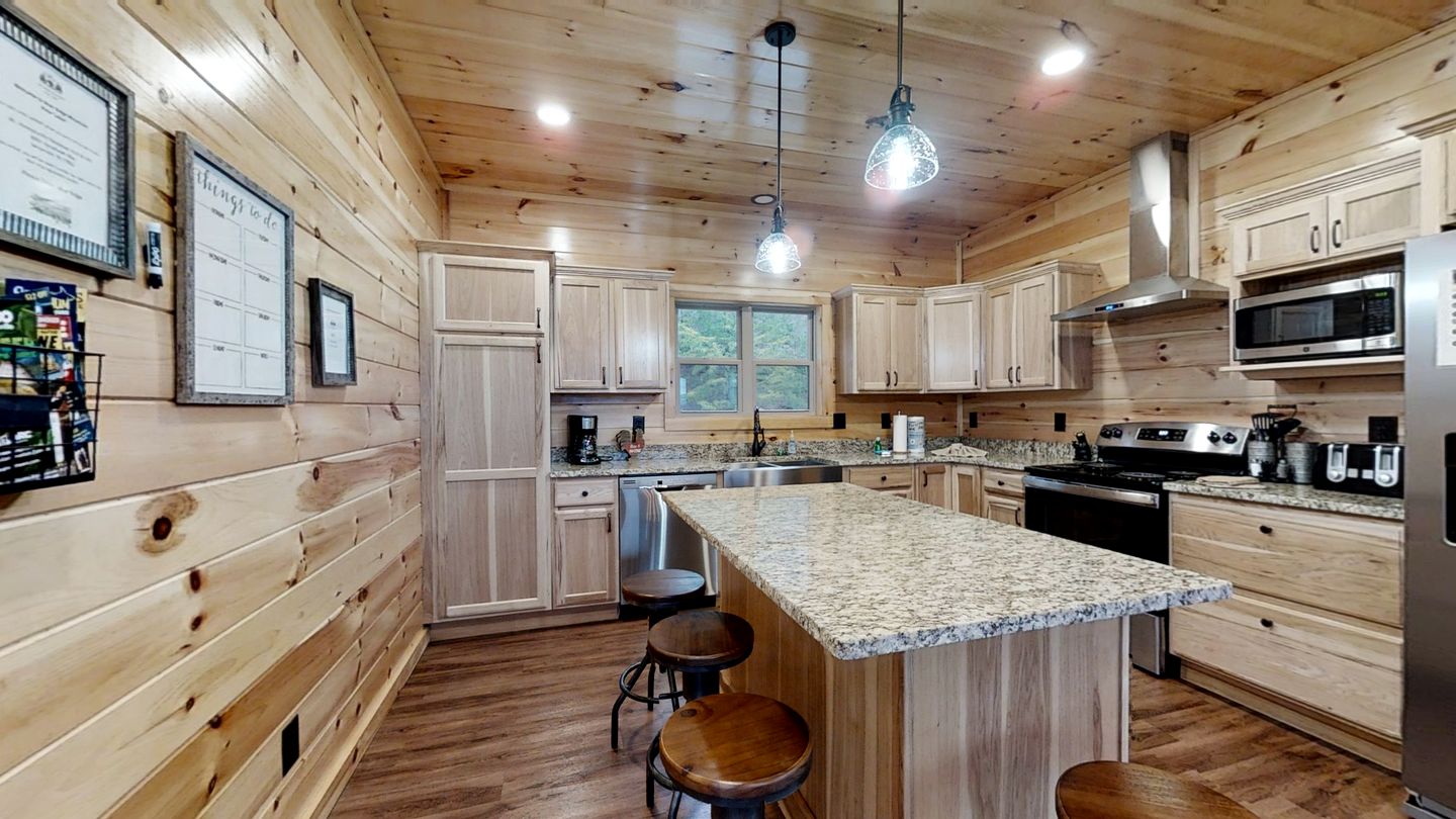 Mountain Cabin with Spa and Breathtaking Views in Sevierville, Tennessee