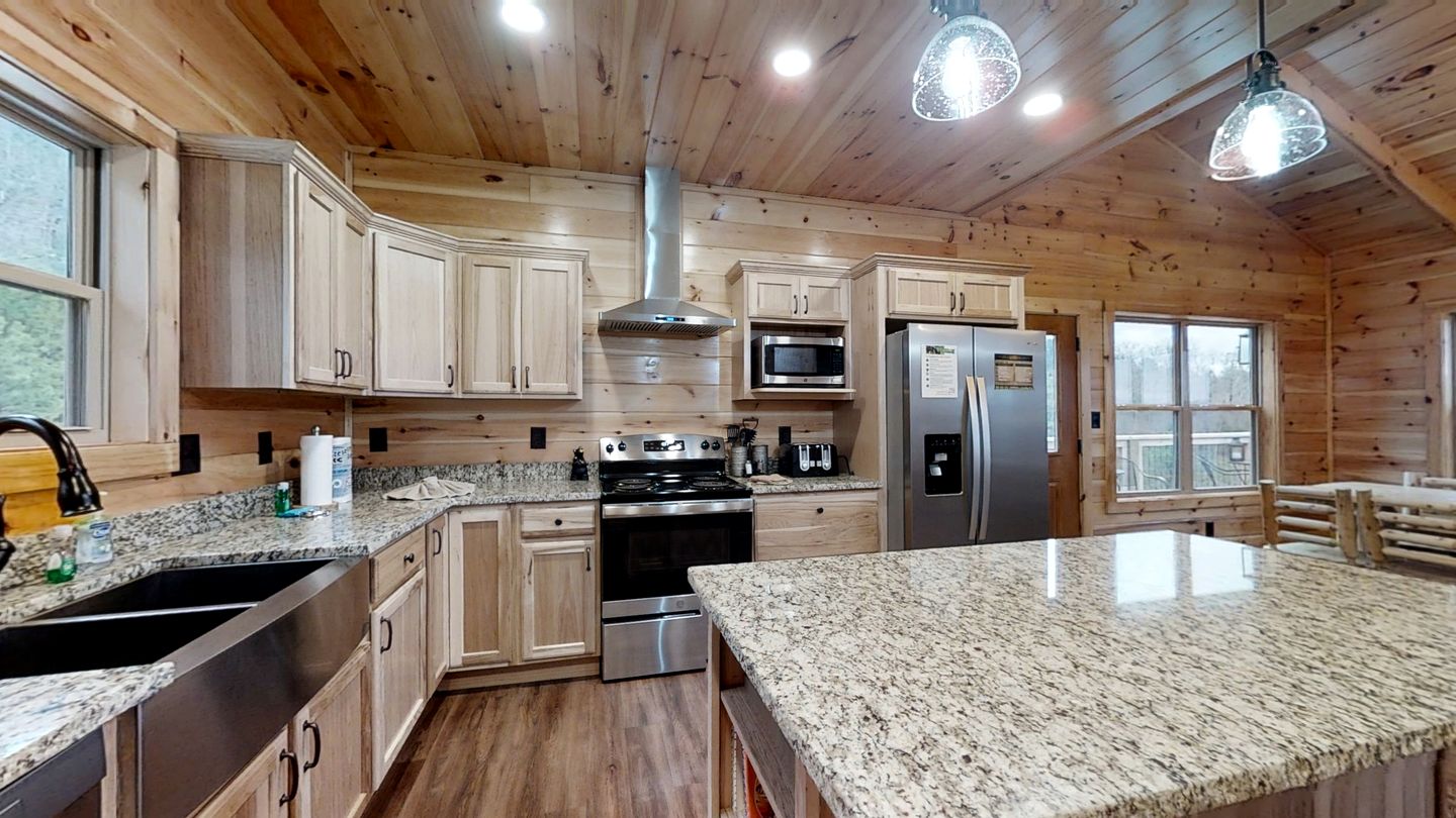 Mountain Cabin with Spa and Breathtaking Views in Sevierville, Tennessee