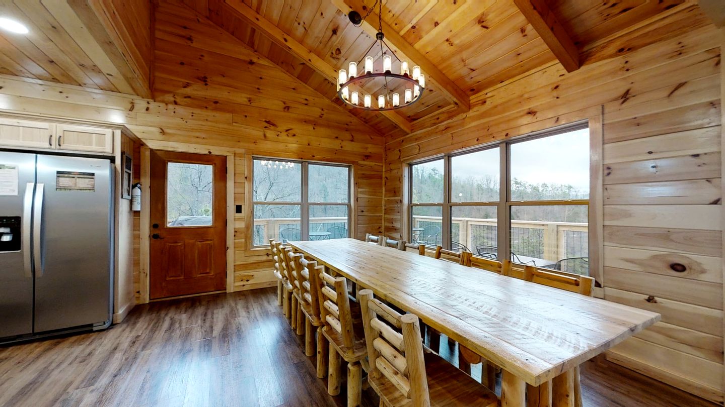 Mountain Cabin with Spa and Breathtaking Views in Sevierville, Tennessee