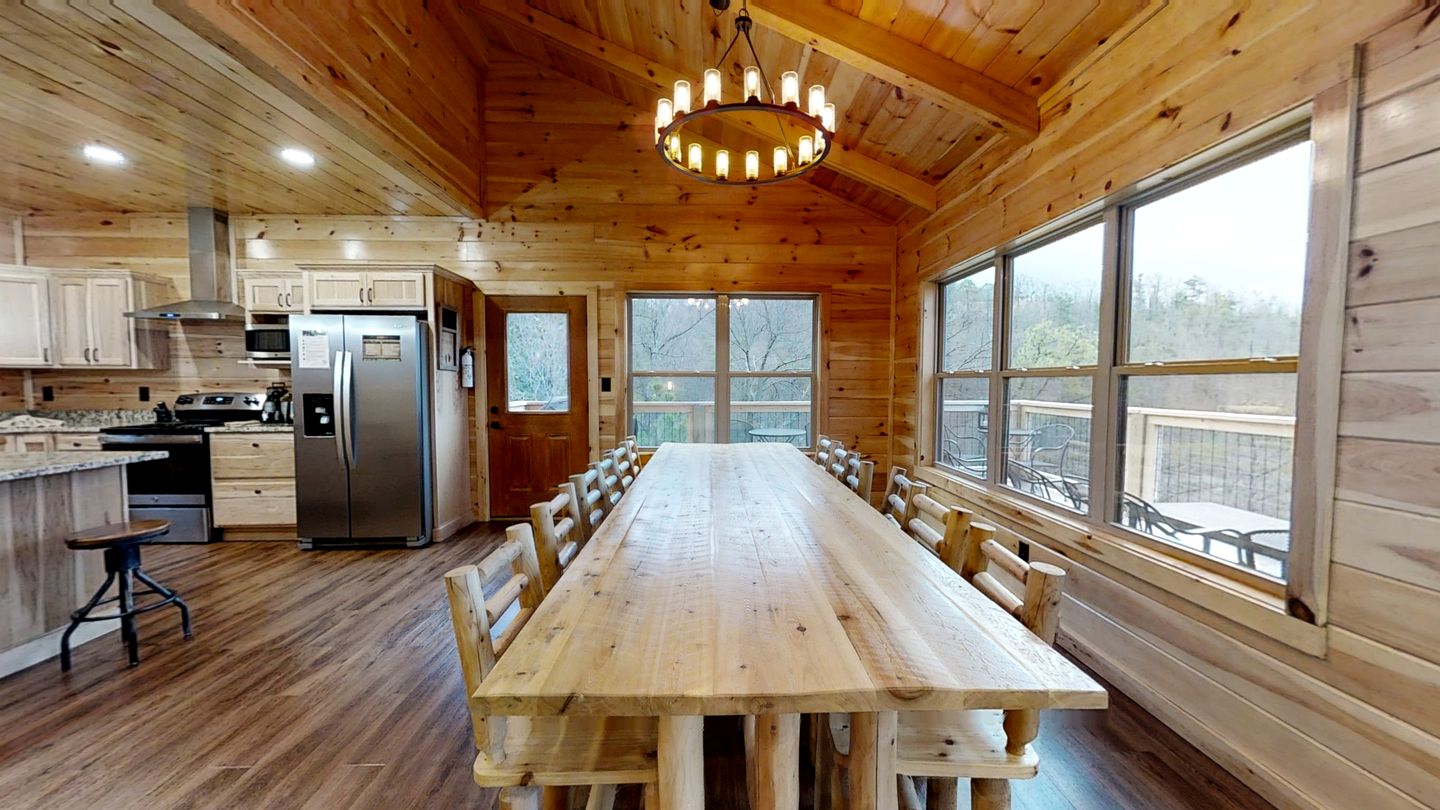 Mountain Cabin with Spa and Breathtaking Views in Sevierville, Tennessee