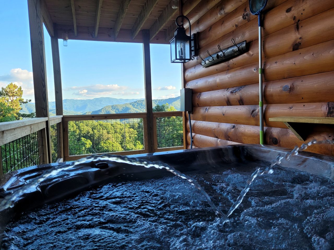 Mountain Cabin with Spa and Breathtaking Views in Sevierville, Tennessee