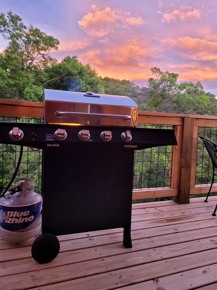 Mountain Cabin with Spa and Breathtaking Views in Sevierville, Tennessee
