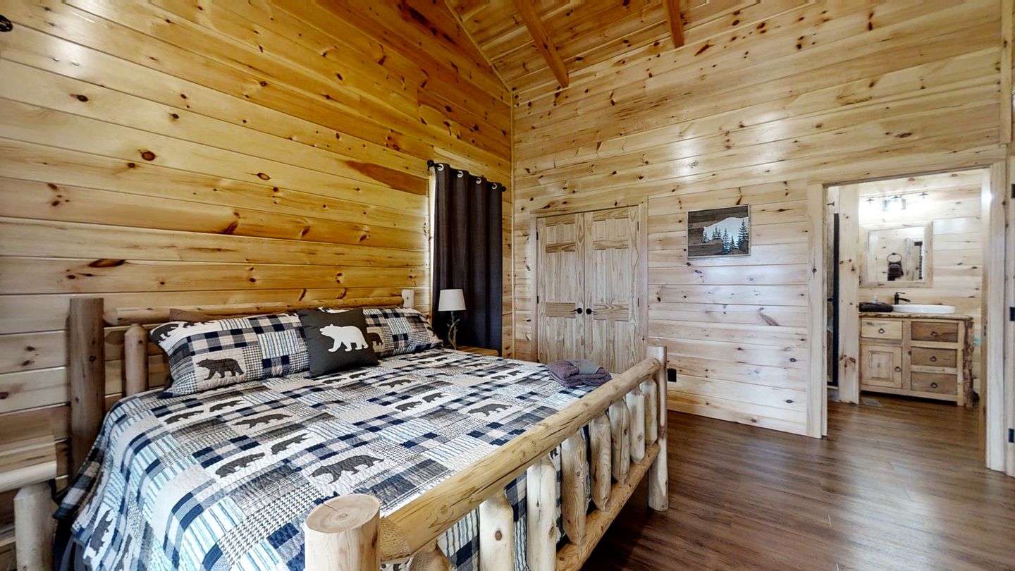 Mountain Cabin with Spa and Breathtaking Views in Sevierville, Tennessee