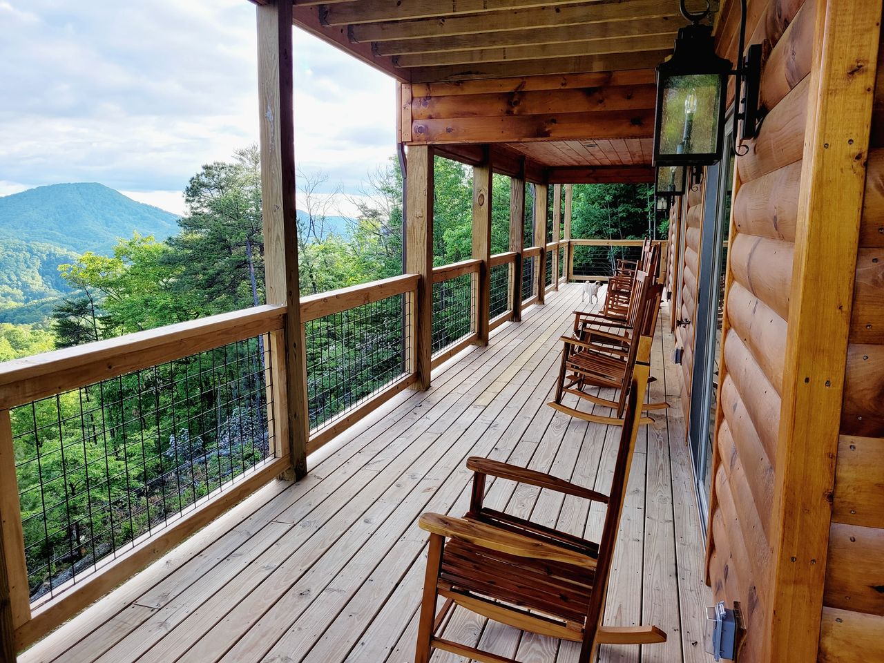 Mountain Cabin with Spa and Breathtaking Views in Sevierville, Tennessee