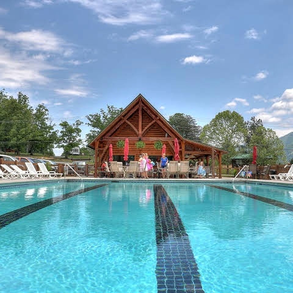 Mountain Cabin with Spa and Breathtaking Views in Sevierville, Tennessee