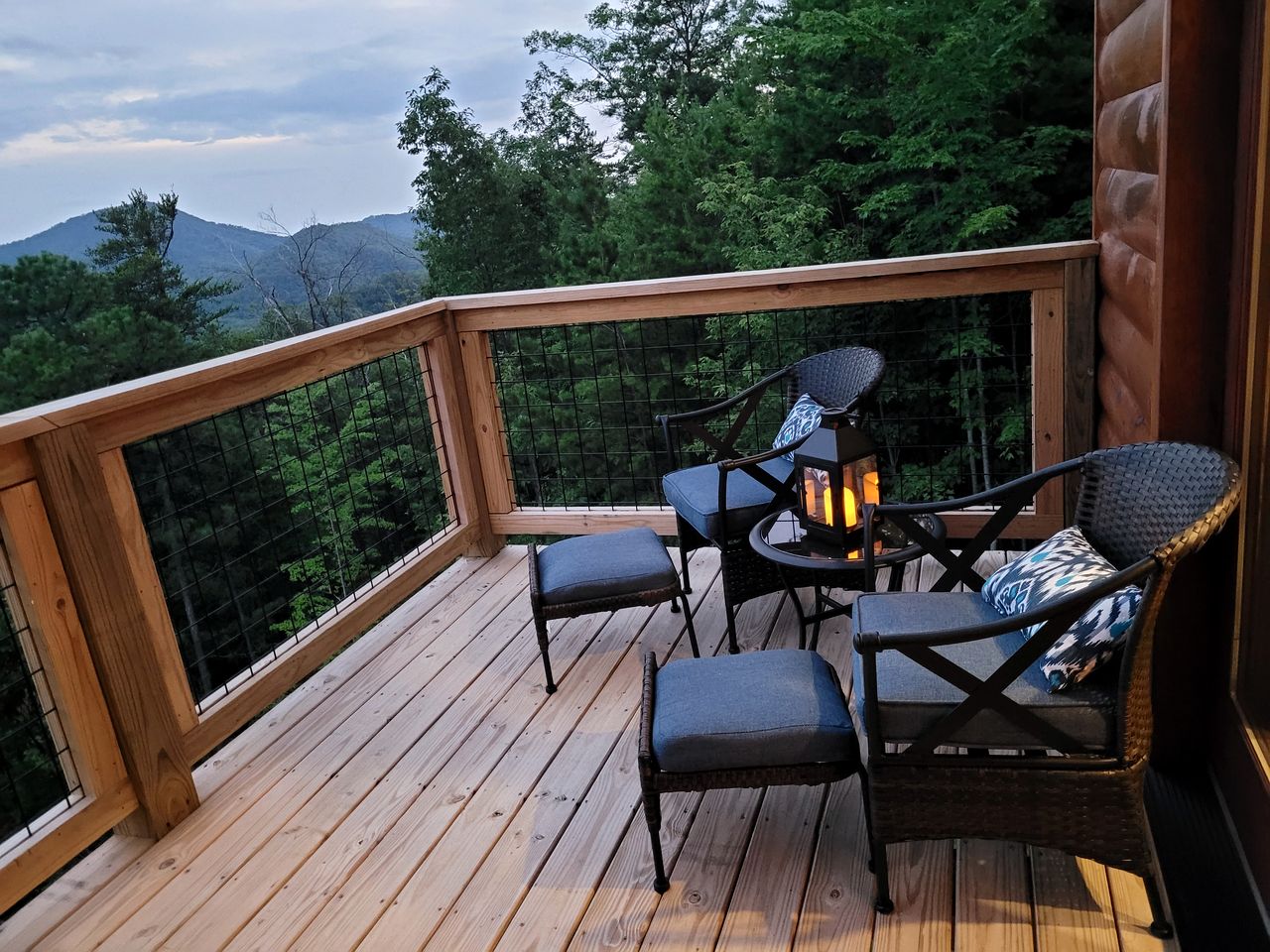 Mountain Cabin with Spa and Breathtaking Views in Sevierville, Tennessee