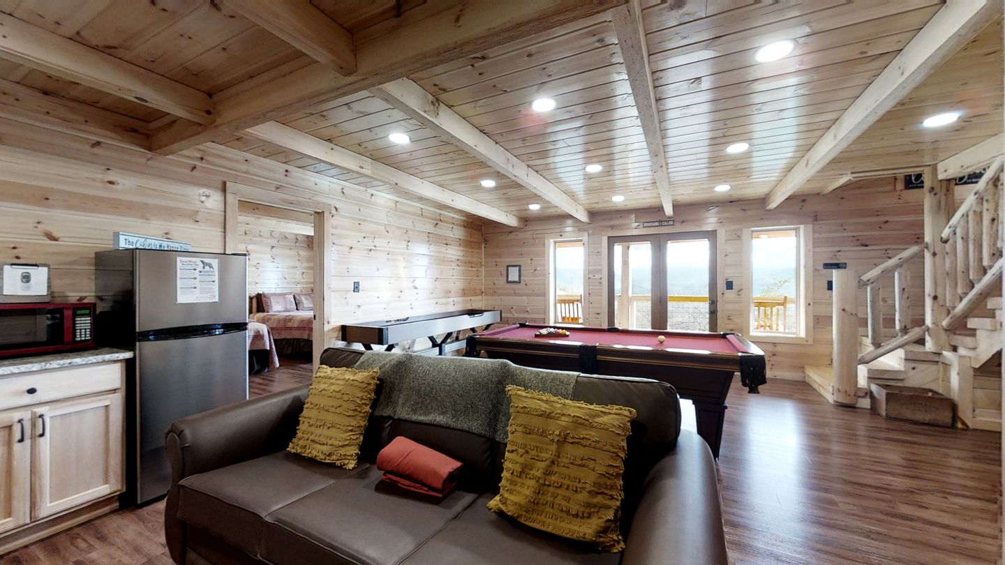Mountain Cabin with Spa and Breathtaking Views in Sevierville, Tennessee