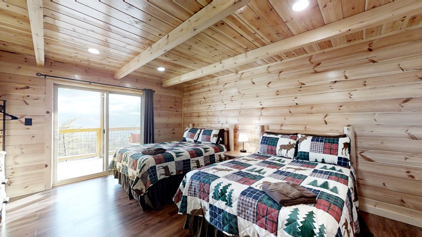 Mountain Cabin with Spa and Breathtaking Views in Sevierville, Tennessee